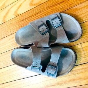 Woodstock sandals size 2 youth
